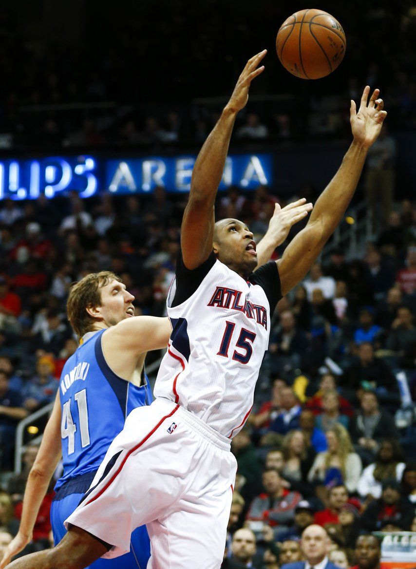 Hawks se aprovechan de las ausencias de Mavericks