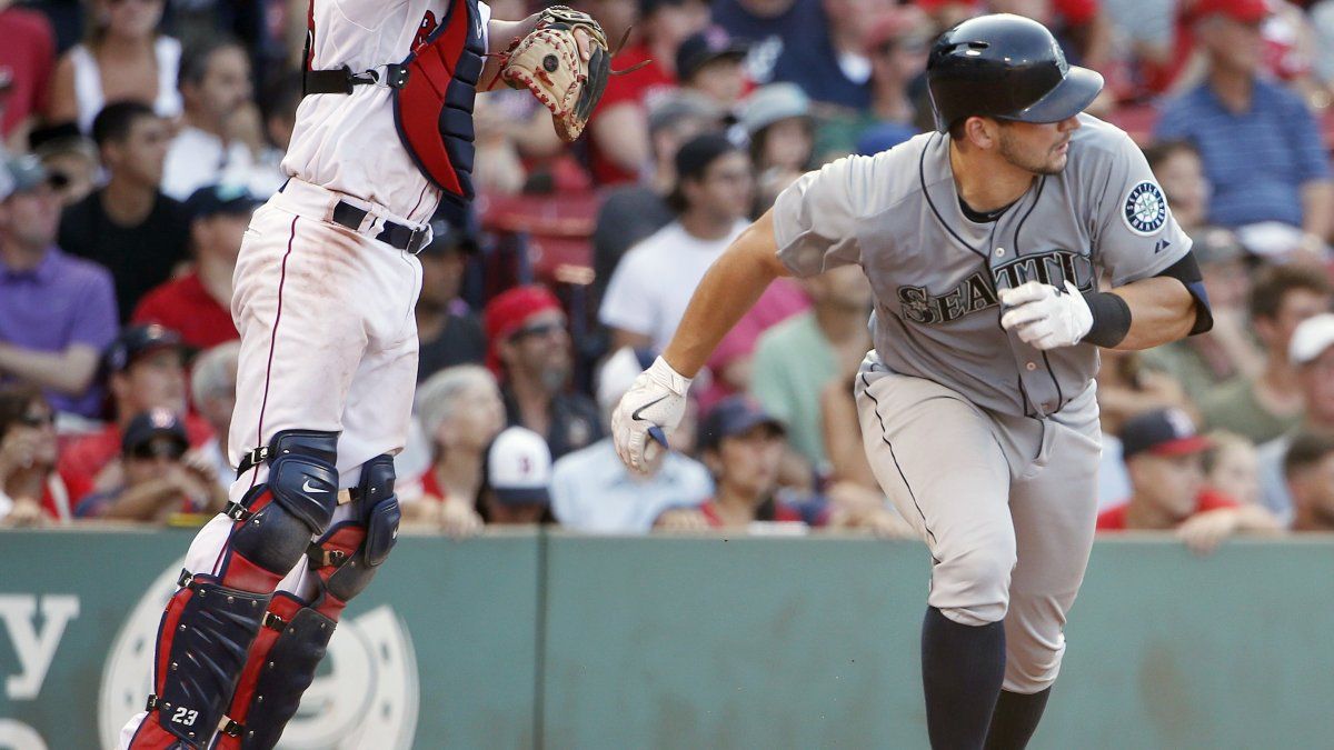 Marineros dilapidan gran ventaja pero ganan en 12 innings