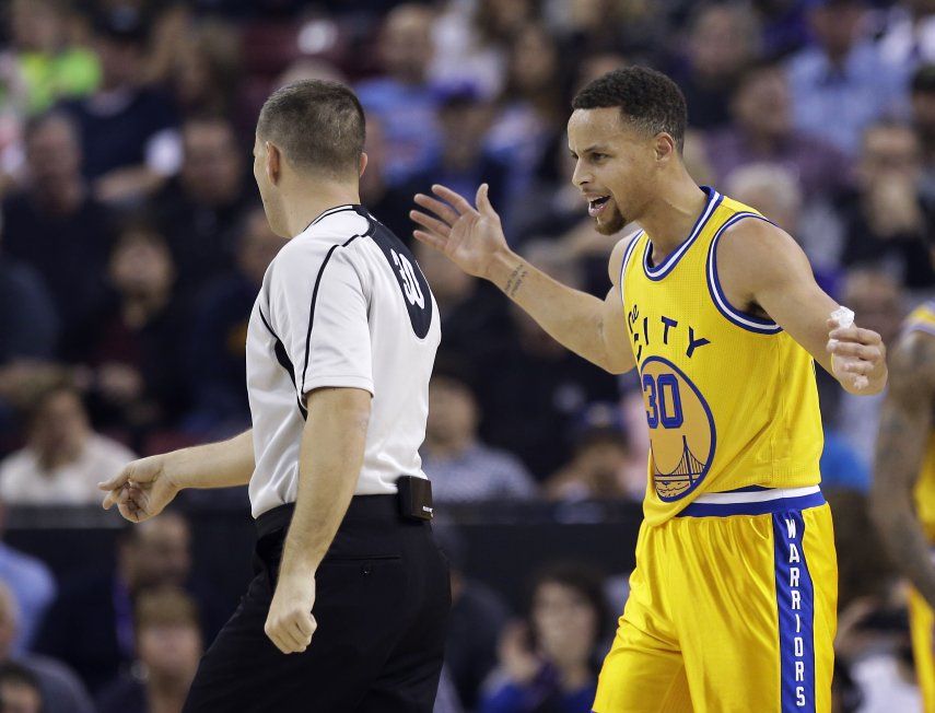 Curry suma 38 en triunfo de Warriors sobre Kings