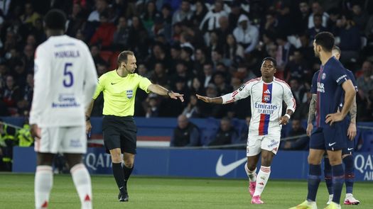 Olympique Lyon golpeó al PSG con un brillante Endrick