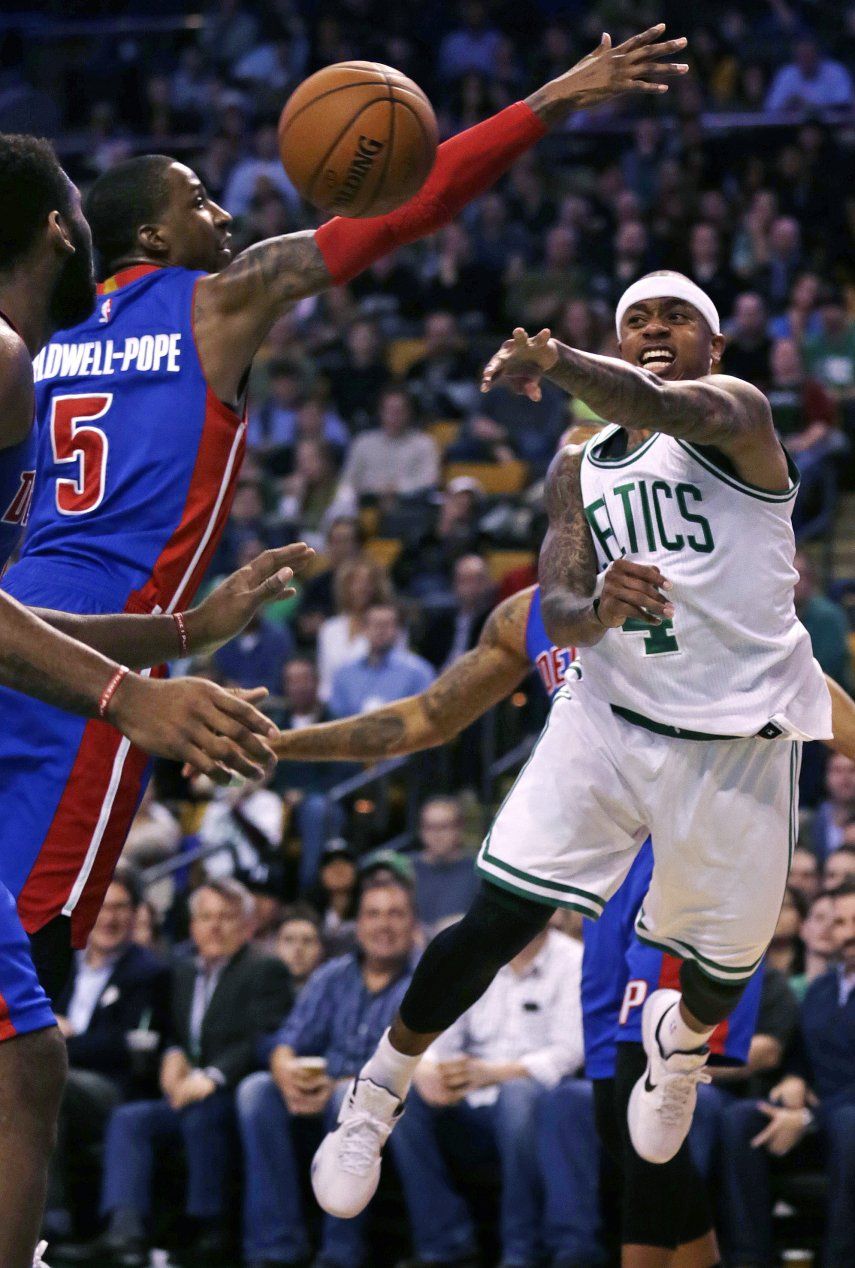 Celtics contienen reacción de Pistons, ganan 102-95