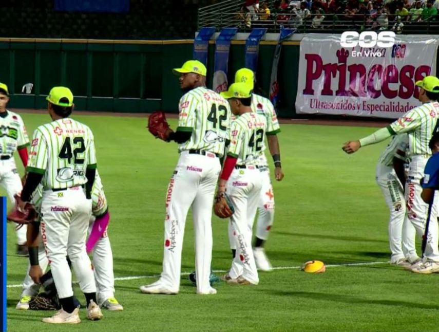 FEDEBEIS retira la camiseta número 42 en homenaje a Mariano Rivera