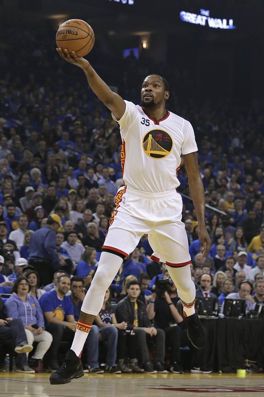 Durant y Thompson ayudan a Warriors a remontar ante Bulls