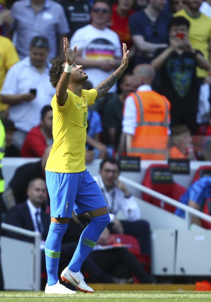 Neymar reaparece con gol en triunfo de Brasil ante Croacia