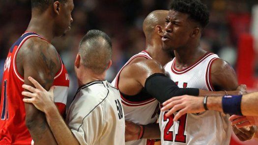 Butler guía a los Bulls en una victoria de 109-102 sobre los Celtics
