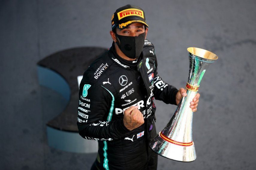 Hamilton reina en España y acecha récord de Schumacher