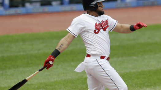 Indios separan al dominicano Melky Cabrera del roster