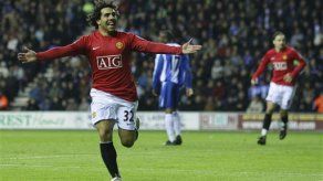Tevez anota otro gol crucial para el Manchester