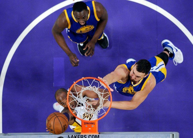 Lakers sorprenden a los Warriors y les infligen su sexta derrota