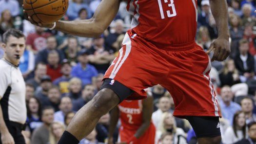 Con 30 puntos de Harden, Rockets cortan mala racha