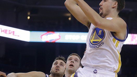 Thompson anota 27 en 3er cuarto, guía a Warriors sobre Suns