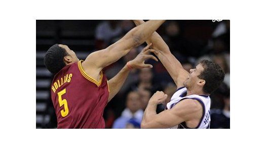 NBA: Cavaliers 93, Nets 91; Cleveland gana con triples tardí­os