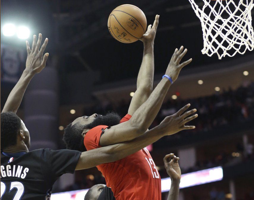Rockets se imponen con triple doble de Harden