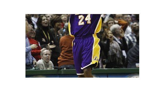 Kobe vuelve a brillar, ahora en la prórroga