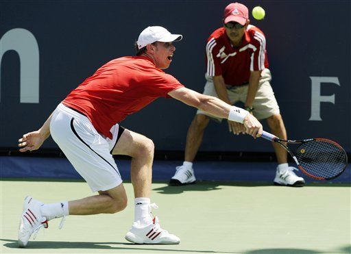 Argentino Mayer pasa a semifinales por abandono de Fish