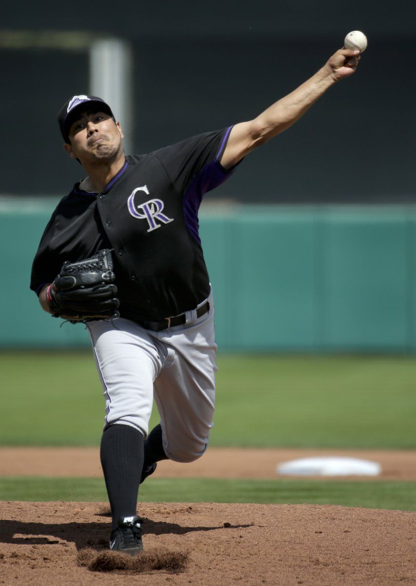 De La Rosa, de Rockies, lidia con el luto