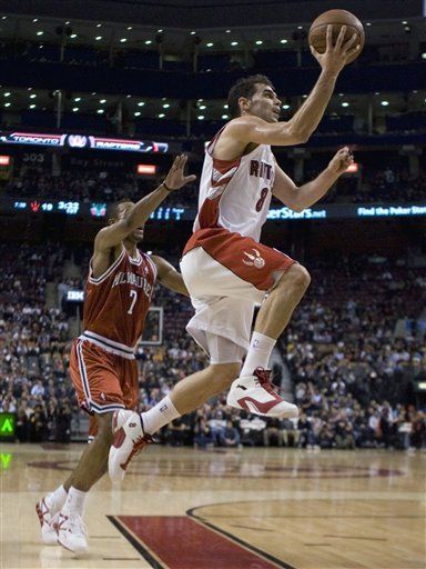 NBA: Raptors 115, Bucks 106; doble-doble de Calderón