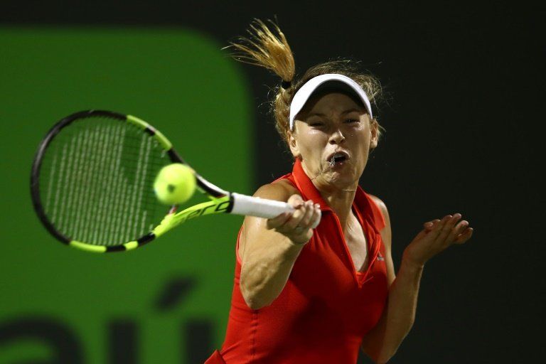 Wozniacki a semifinales en Miami al vencer a Safarova