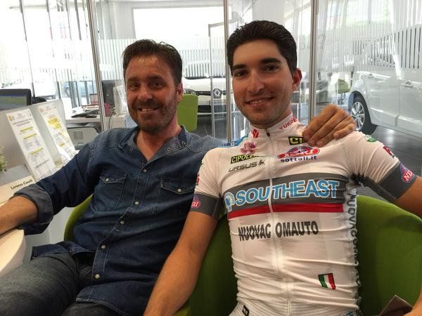 Carretero luce uniforme que utilizará en el Giro de Italia