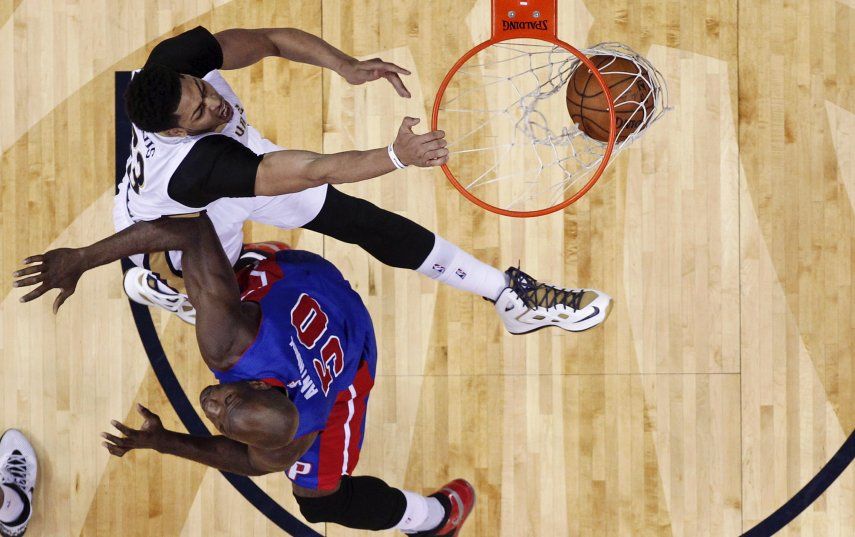 Pelicans vencen a Pistons en retorno de Davis