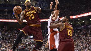 Con 29 puntos de James, Cavaliers superan a Raptors