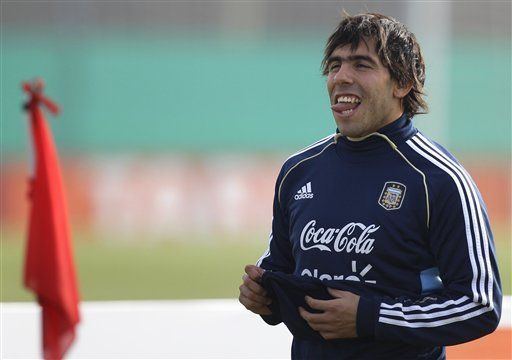 Corinthians quiere a Tevez, dijo su representante