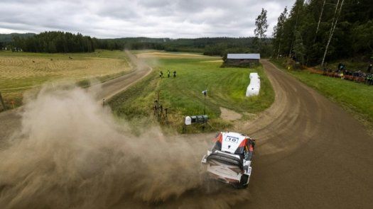 Lucha encarnizada por el liderato del Rally de Finlandia