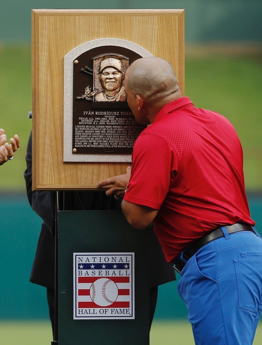 Rangers retiran el número de Iván Rodríguez