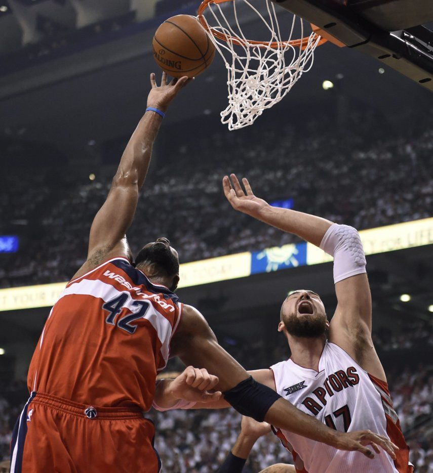 Wizards vencen a Raptors en tiempo extra en playoffs