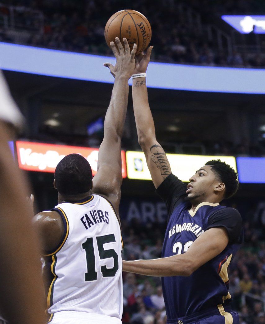 Pelicans remontan en último cuarto, ganan a Jazz 104-94