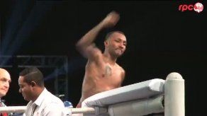 Chemito Moreno retiene el título gallo ante Willian Urina