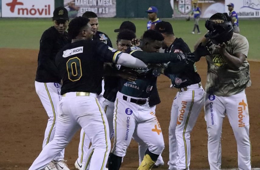 Béisbol Mayor 2025: Bocas del Toro y Metro ganan emocionantes duelos