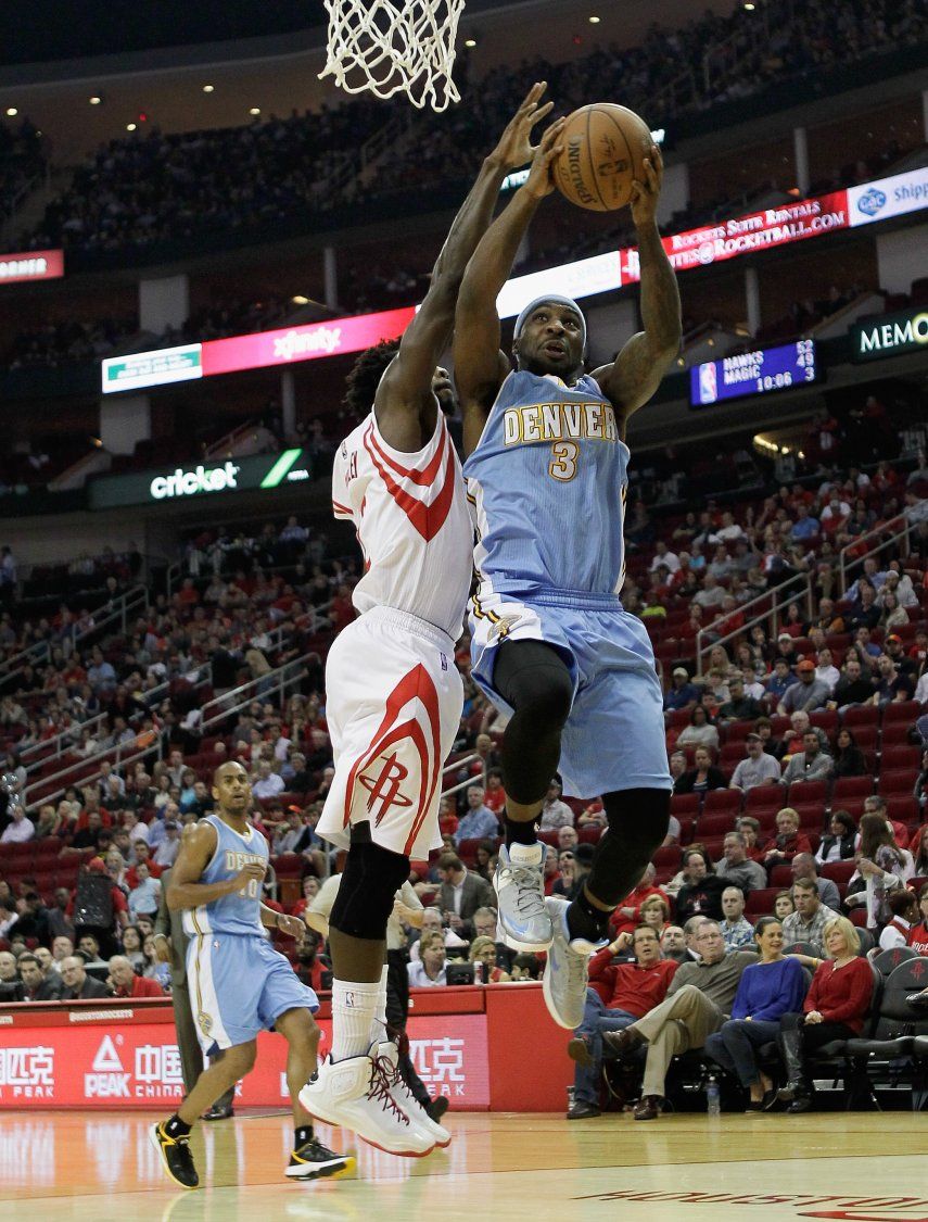 Howard y Harden llevan a Rockets a victoria