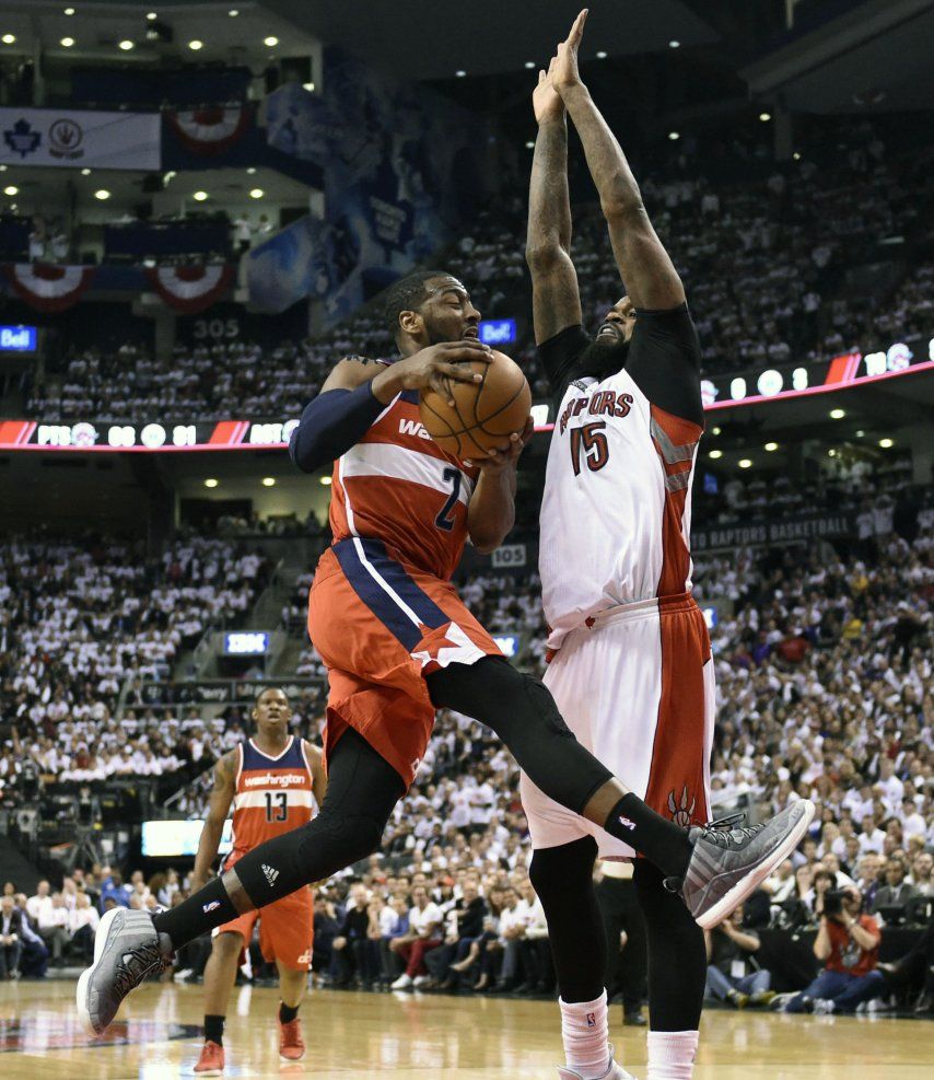Con doble doble de Wall, Wizards apabullan a Raptors