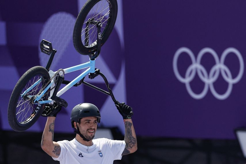 París 2024: José Torres de Argentina gana oro en BMX Freestyle
