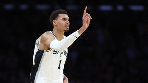 NBA: Victor Wembanyama gana el premio Magic Johnson de la PBWA