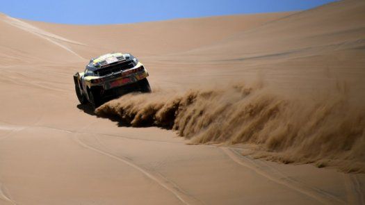 Loeb reacciona y aprieta en el Dakar, Sunderland espera y recupera en motos