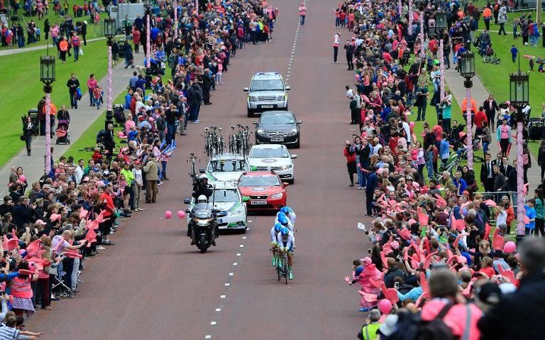 El equipo Orica gana la 1ª etapa del Giro de Italia y Tuft es el primer líder