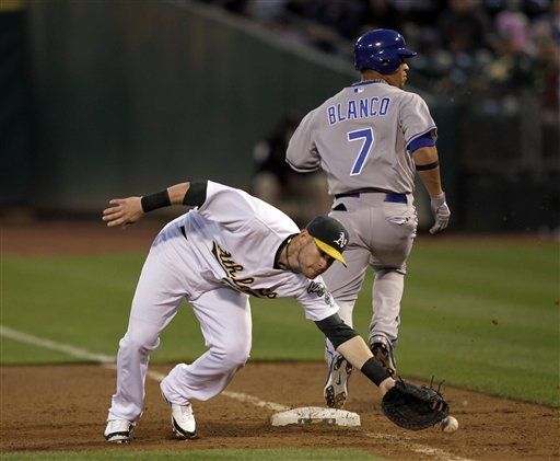 MLB: Reales 3, Atléticos 2; Blanco remolca la victoria