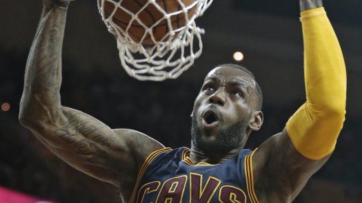 LeBron y Love encabezan triunfo de Cavs sobre Bucks