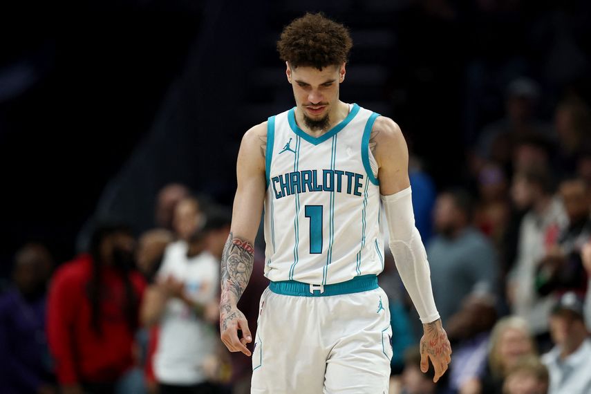 NBA: LaMelo Ball estará fuera varias semanas por distensión en la pantorrilla