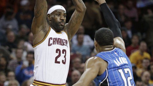 LeBron James emula logro de Oscar Robertson