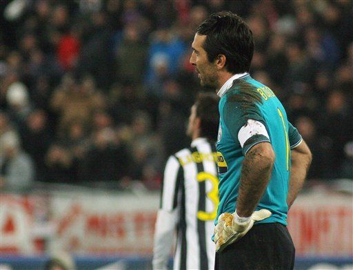 El arquero Buffon del Juventus salen bien de operación en rodilla