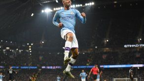 Doblete de Gabriel Jesus mantiene al Manchester City en pos del Leicester