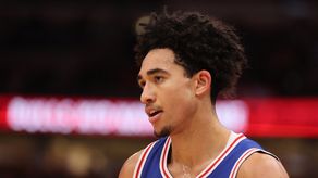 NBA: Jared McCain espera volver a las duelas tras recuperarse de lesión de menisco