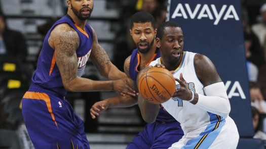 Los Suns ganan a los Nuggets y frenan su mala racha
