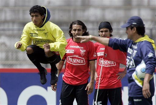 Mundial: Valencia en duda para juego ante Brasil