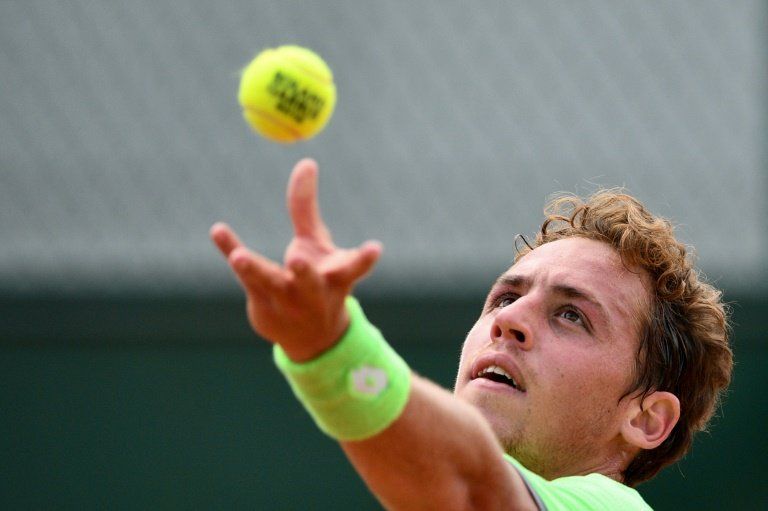 Los españoles Andújar y Carballés, a segunda ronda del torneo de Gstaad