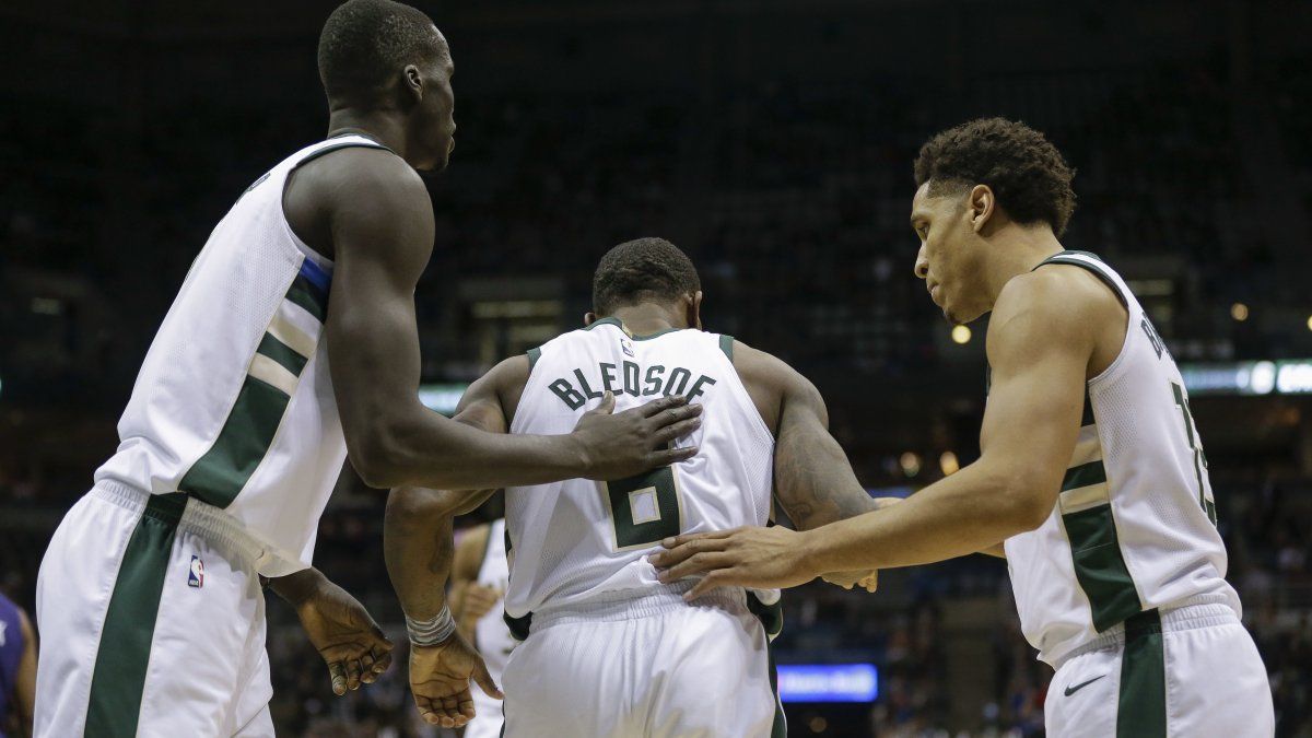 Bucks remontan y vencen a Hornets