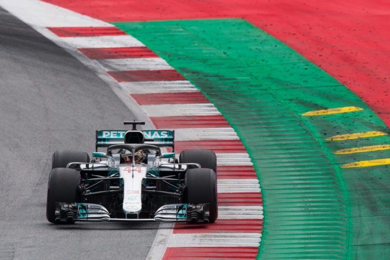 Mercedes busca en Gran Bretaña olvidar su peor fin de semana en mucho tiempo